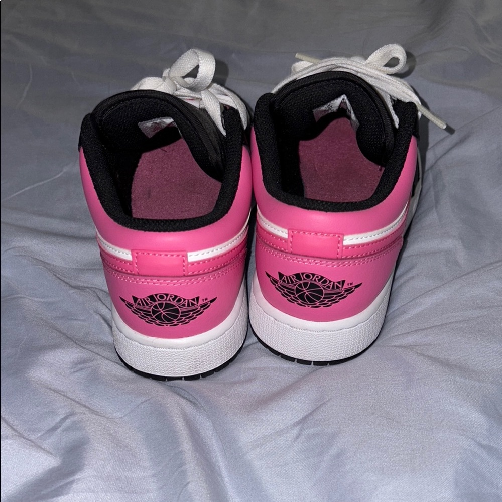 Black and Pink Jordan 1s low - Picture 4 of 5